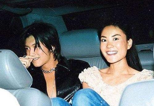 年前娱乐圈吃瓜,盘点年度大瓜,揭秘明星幕后故事